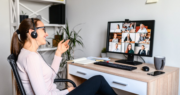Arbeiten im Home Office Moderner Arbeitsplatz für die digitale Transformation
